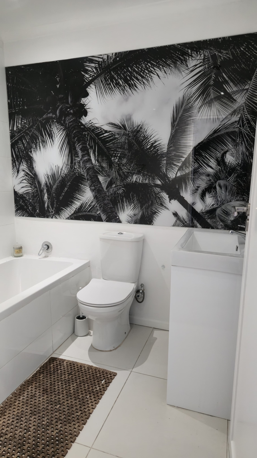 To Let 2 Bedroom Property for Rent in Bantry Bay Western Cape